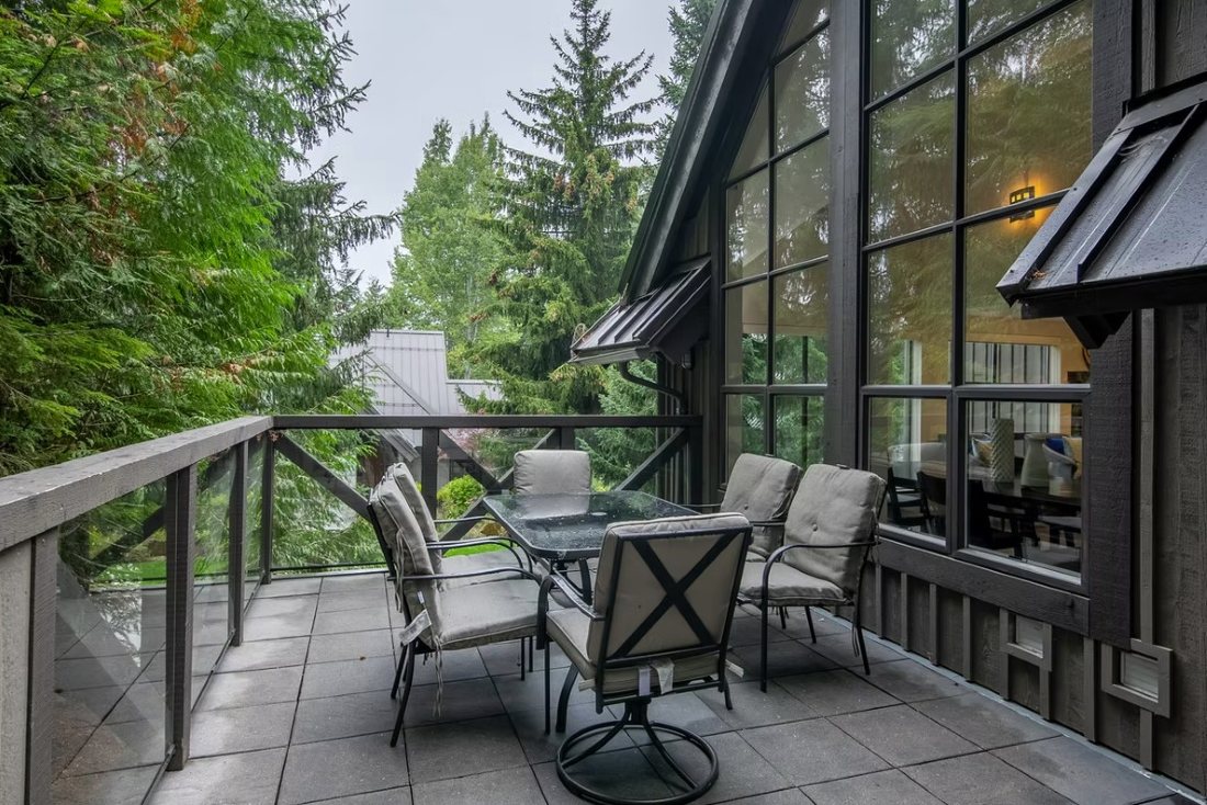 Pinnacle Ridge 42, Whistler, Blackcomb, patio, outdoor seating